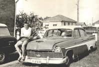 Peter Koppen in Australien (1968 bis 1970) - Stolzer Autobesitzer - erstes Fahrzeug in Australien ein gebrauchter schon etwas verbeulter Chrysler Royal ca. Baujahr 1956