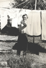 Peter Koppen in Australien (1968 bis 1970) - Peter Koppen beim Wäscheaufhängen in Liverpool  nahe Sydney